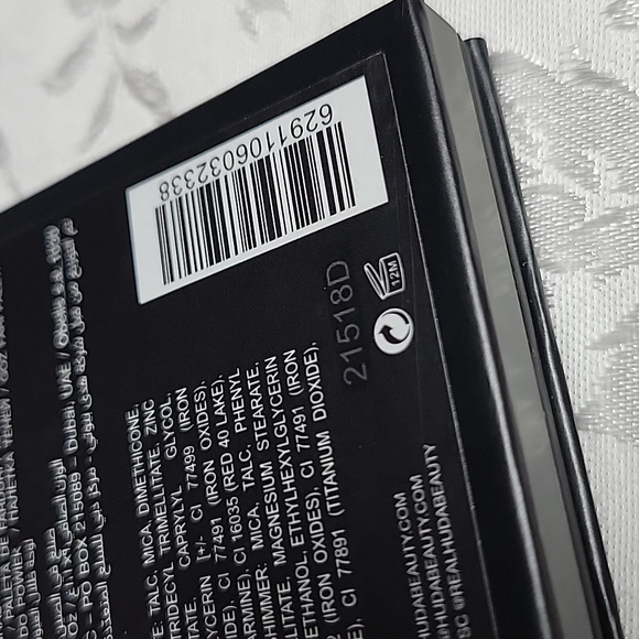 Huda "Coral Obsessions" Eyeshadow Palette - Picture 9 of 10